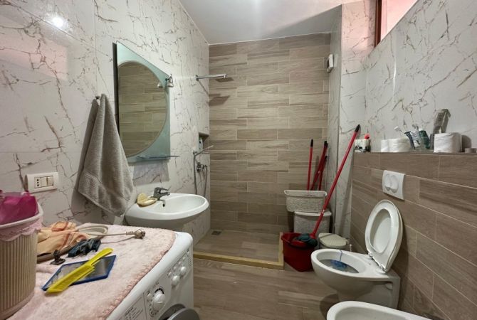 Shtepi ne shitje Apartament ne Tirane, 2+1, Mobilimi E mobiluar, Pagesa 120,000  Euro.