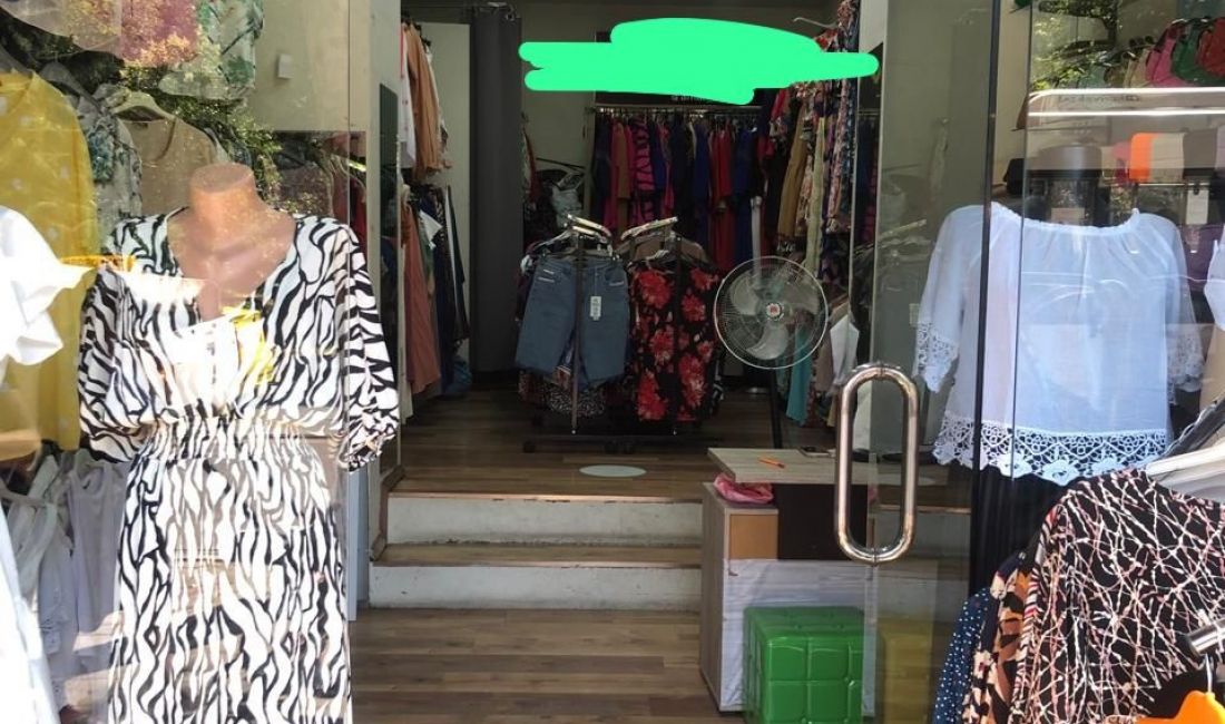 Shitet biznesi Butik tek Bulevardi Zhan Dark