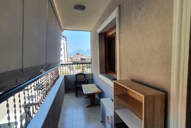 Jepet me qera apartment 2+1 tek Universiteti Barleti/ 450 euro