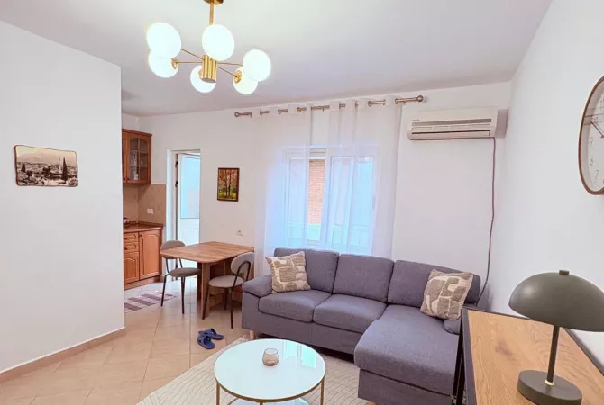 Jepet apartament me qera 1+1 tek Xhamia E Tabakeve