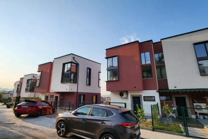 Shtepi ne shitje Vila Luksoze ne Tirane, 3+1, Mobilimi Bosh, pa mobiluar, Pagesa 270,000  Euro.