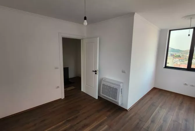Shtepi ne shitje Vila Luksoze ne Tirane, 3+1, Mobilimi Bosh, pa mobiluar, Pagesa 270,000  Euro.