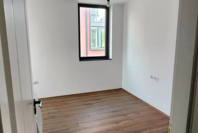 Shtepi ne shitje Vila Luksoze ne Tirane, 3+1, Mobilimi Bosh, pa mobiluar, Pagesa 270,000  Euro.