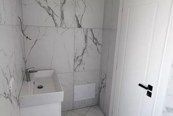 Shtepi ne shitje Vila Luksoze ne Tirane, 3+1, Mobilimi Bosh, pa mobiluar, Pagesa 270,000  Euro.