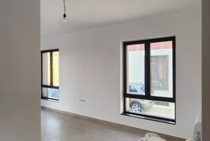 Shtepi ne shitje Vila Luksoze ne Tirane, 3+1, Mobilimi Bosh, pa mobiluar, Pagesa 270,000  Euro.