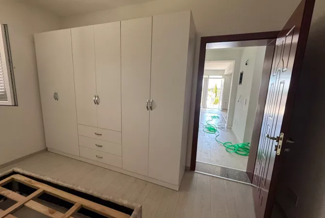 Jepet shtepi  me qera 2+1 ne Laknas (Kamez)