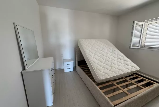 Shtepi me qera Apartament ne Tirane, 2+1, Mobilimi E mobiluar, Pagesa 350  Euro.