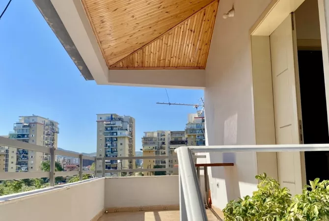 Jepet shtëpi 2+1 me qera