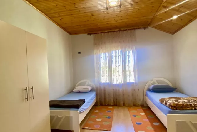 Shtepi me qera Apartament ne Tirane, 2+1, Mobilimi E mobiluar, Pagesa 50,000  Leke.