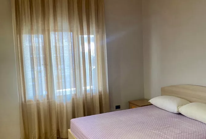 Shtepi me qera Apartament ne Tirane, 2+1, Mobilimi E mobiluar, Pagesa 50,000  Leke.