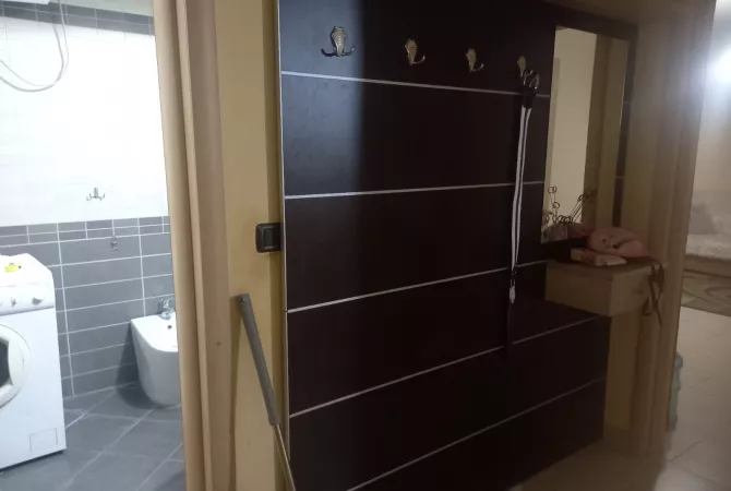 Shtepi me qera Apartament ne Tirane, 2+1, Mobilimi E mobiluar, Pagesa 65,000  Leke.