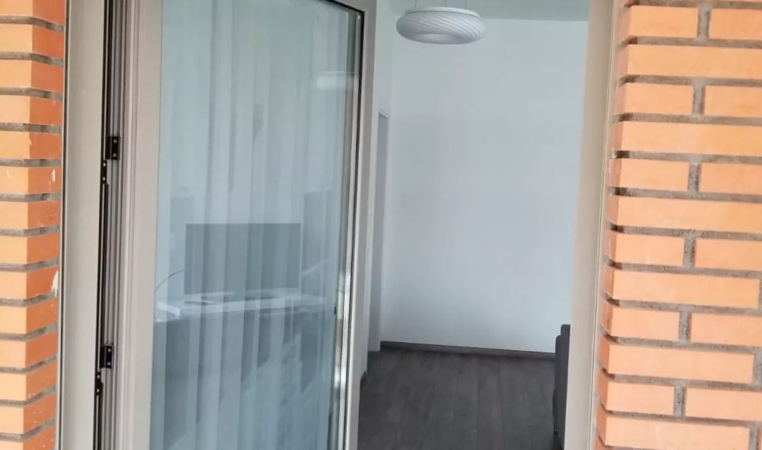 Shtepi me qera Apartament ne Tirane, 3+1, Mobilimi E mobiluar, Pagesa 1,200  Euro.