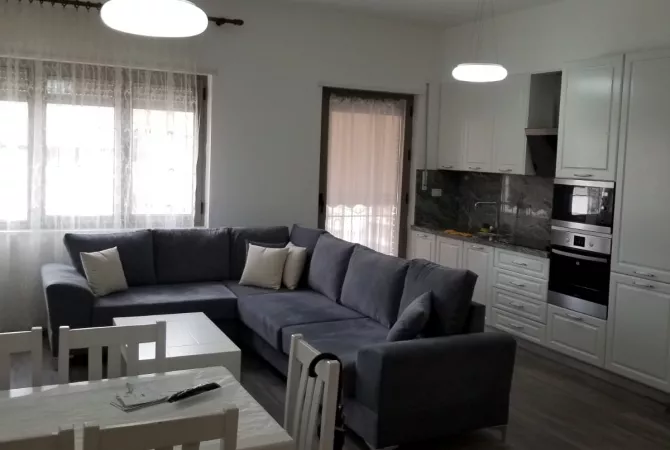 Shtepi me qera Apartament ne Tirane, 3+1, Mobilimi E mobiluar, Pagesa 1,200  Euro.