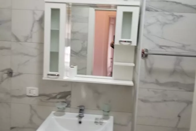 Shtepi me qera Apartament ne Tirane, 3+1, Mobilimi E mobiluar, Pagesa 1,200  Euro.