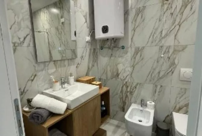 Shtepi ne shitje Apartament ne Tirane, 2+1, Mobilimi E mobiluar, Pagesa 450,000  Euro.