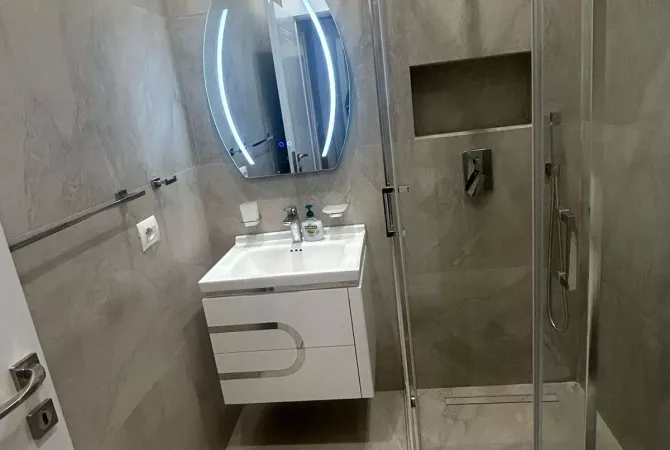 Shtepi ne shitje Apartament ne Tirane, 2+1, Mobilimi E mobiluar, Pagesa 360,000  Euro.