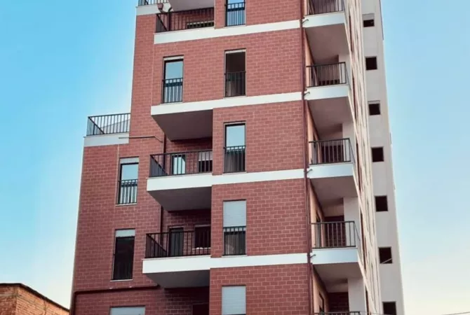 Shitet Apartament 2+1 tek Selvia