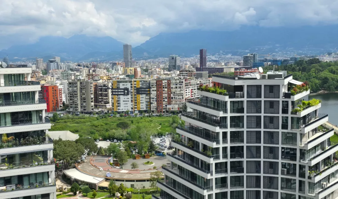 Shtepi ne shitje Apartament ne Tirane, 3+1, Mobilimi Bosh, pa mobiluar, Pagesa 1,000,000  Euro.