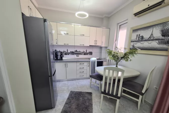 Shtepi me qera Apartament ne Tirane, 1+1, Mobilimi E mobiluar, Pagesa 550  Euro.
