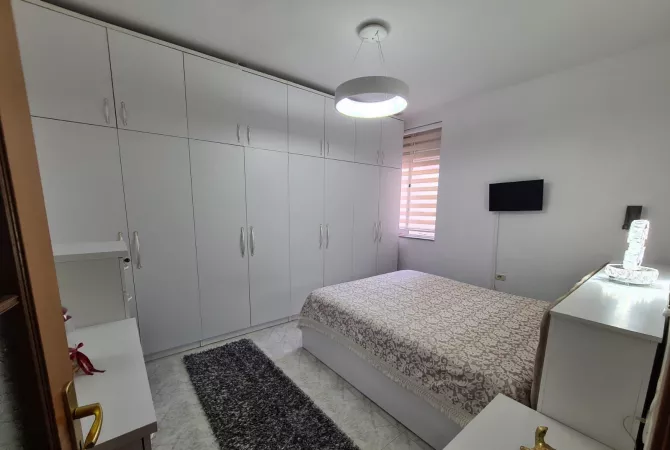 Shtepi me qera Apartament ne Tirane, 1+1, Mobilimi E mobiluar, Pagesa 550  Euro.