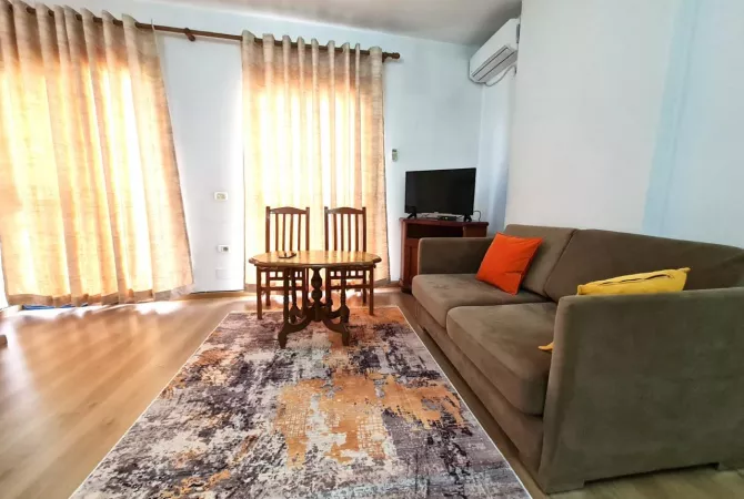 Shtepi me qera Apartament ne Tirane, Garsoniere, Mobilimi E mobiluar, Pagesa 380  Euro.