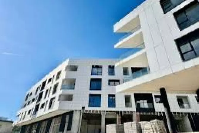 Shitet Apartament Premium 2+1+2 !!! Met Invest