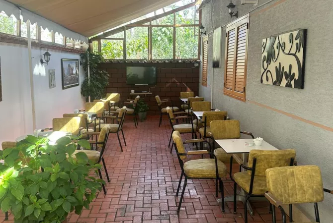 -Jepet  AMBJENT ME QERA TEK RRUGA DON BOSKO