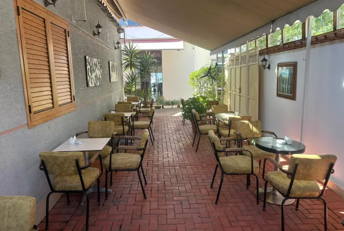 -Jepet  AMBJENT ME QERA TEK RRUGA DON BOSKO