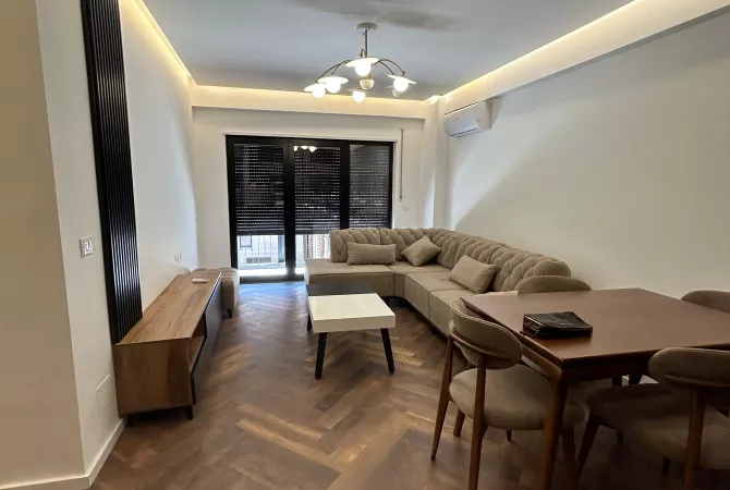 Appartamento in affitto a Tirana 2+1, Arredato