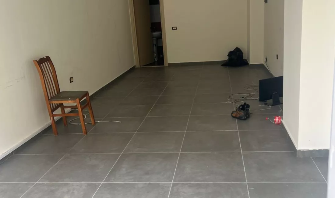 Jepet  AMBJENT ME QERA ne Astir/350 Euro