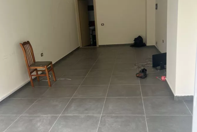 Jepet  AMBJENT ME QERA ne Astir/350 Euro