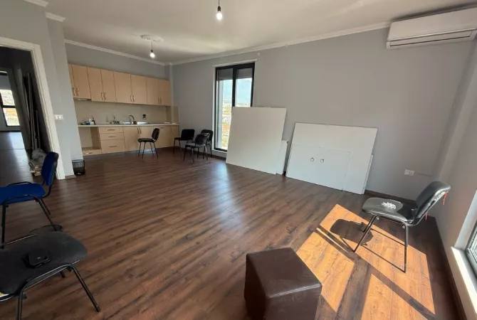 Casa in affitto 3+1 a Tirana - 70,000 Leke