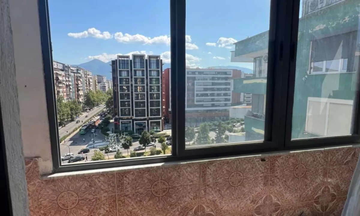 Appartamento in affitto a Tirana 1+1, SemiArredato