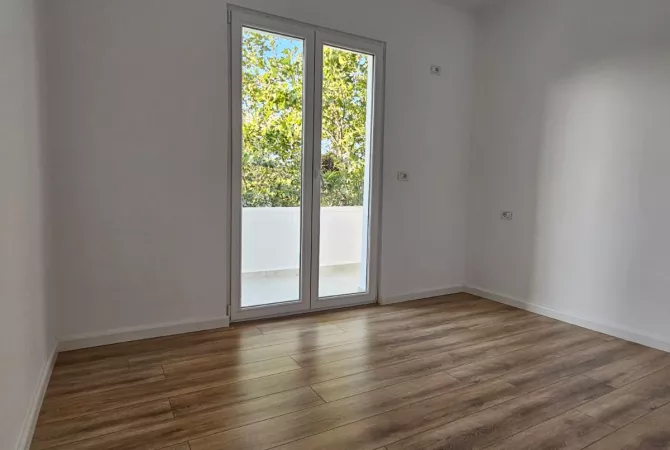 Shitet apartament 2+1 tek Rruga e Kavajes
