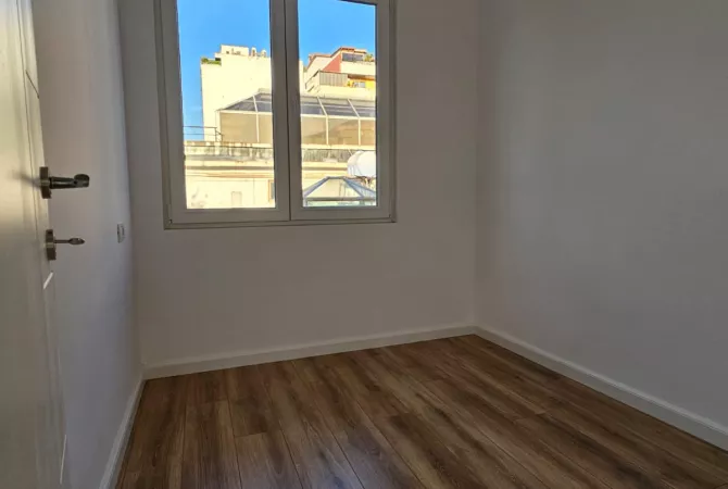 Shtepi ne shitje Apartament ne Tirane, 2+1, Mobilimi Bosh, pa mobiluar, Pagesa 167,000  Euro.