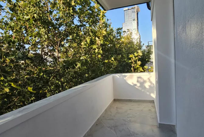 Shtepi ne shitje Apartament ne Tirane, 2+1, Mobilimi Bosh, pa mobiluar, Pagesa 167,000  Euro.