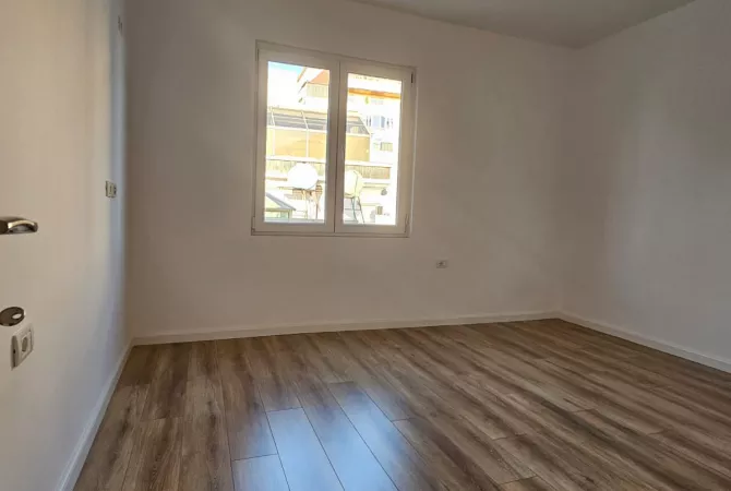 Shtepi ne shitje Apartament ne Tirane, 2+1, Mobilimi Bosh, pa mobiluar, Pagesa 167,000  Euro.