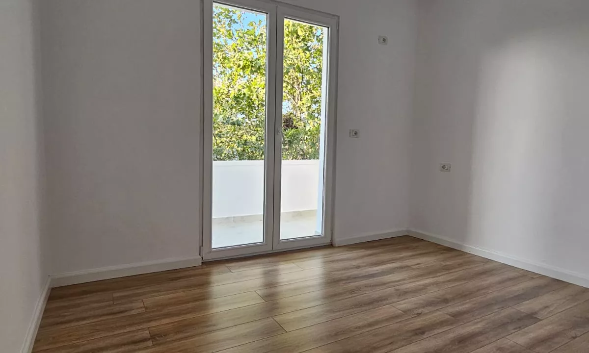 Shtepi ne shitje Apartament ne Tirane, 2+1, Mobilimi Bosh, pa mobiluar, Pagesa 167,000  Euro.