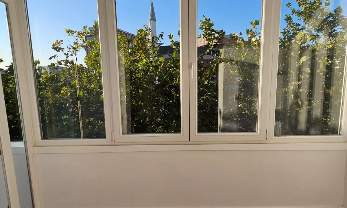 Shtepi ne shitje Apartament ne Tirane, 1+1, Mobilimi Bosh, pa mobiluar, Pagesa 137,000  Euro.