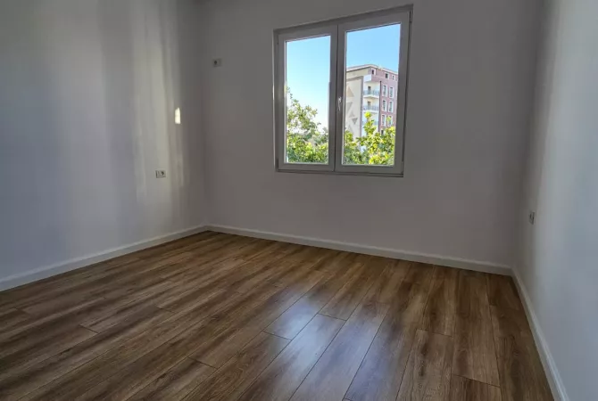 Shtepi ne shitje Apartament ne Tirane, 1+1, Mobilimi Bosh, pa mobiluar, Pagesa 137,000  Euro.