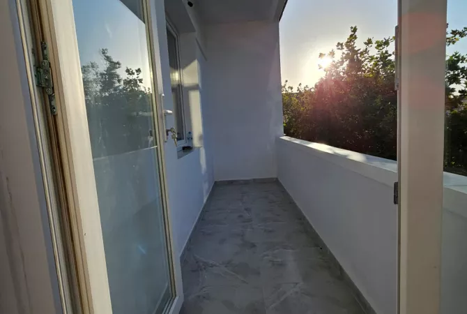 Shtepi ne shitje Apartament ne Tirane, 1+1, Mobilimi Bosh, pa mobiluar, Pagesa 137,000  Euro.