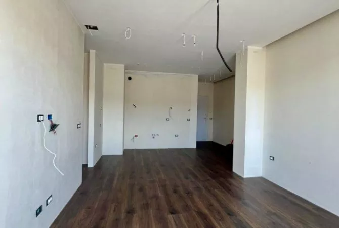 Business Property for Rent 3+1 in Tirana - 1,000 Euro