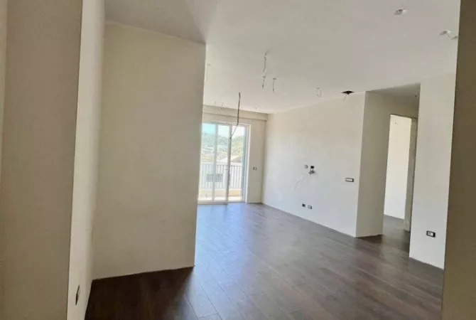 Business Property for Rent 3+1 in Tirana - 1,000 Euro