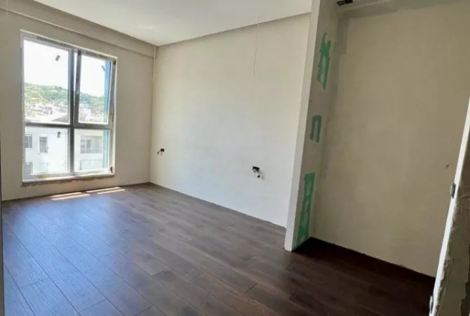 Jepet me qera apartament per zyre ne Komune Parisi