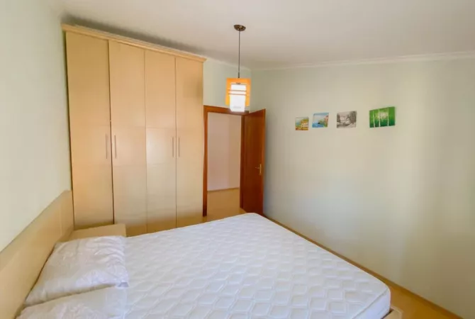 Shtepi me qera Apartament ne Tirane, 2+1, Mobilimi E mobiluar, Pagesa 650  Euro.