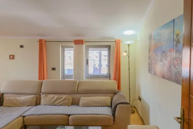 Shtepi me qera Apartament ne Tirane, 2+1, Mobilimi E mobiluar, Pagesa 650  Euro.