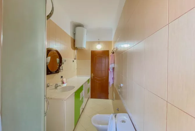 Shtepi me qera Apartament ne Tirane, 2+1, Mobilimi E mobiluar, Pagesa 650  Euro.