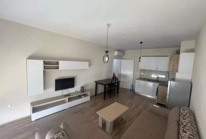 Shitet apartament 1+1 tek Rruga Siri Kodra