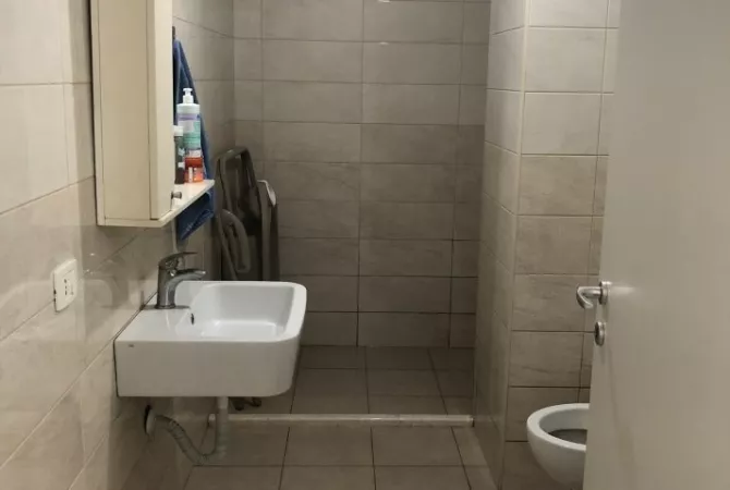 Shtepi ne shitje Apartament ne Tirane, 1+1, Mobilimi E mobiluar, Pagesa 110,000  Euro.