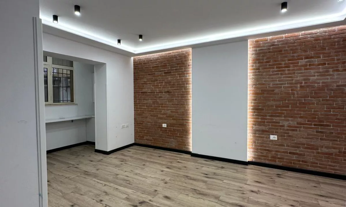 Shtepi ne shitje Apartament ne Tirane, 1+1, Mobilimi Bosh, pa mobiluar, Pagesa 158,000  Euro.